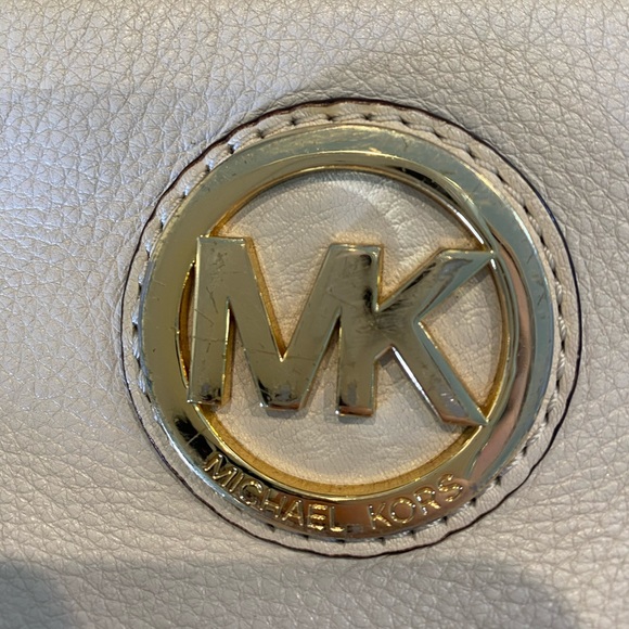 Michael Kors Crossbody Bag in cream - Picture 4 of 8